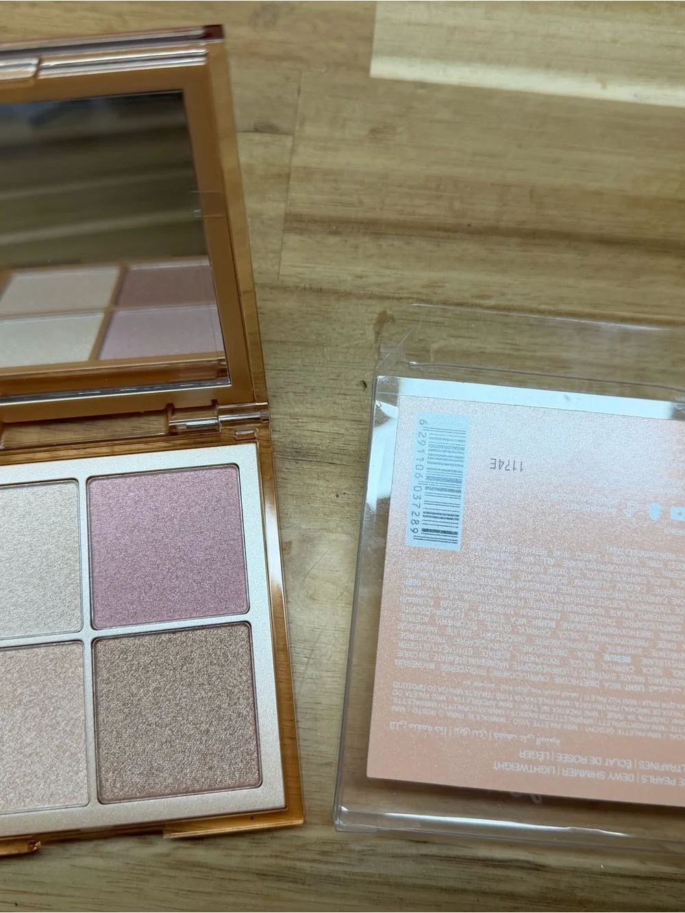 HUDA BEAUTY Rose & Champagne Glow Highlighter Quad